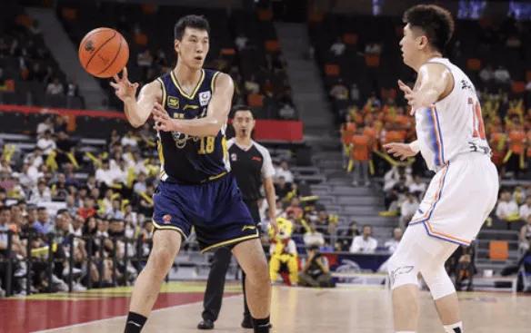 杜锋鬼才！杜润旺打二号位2人给其擦屁股首发攻守兼备太好使(图1)