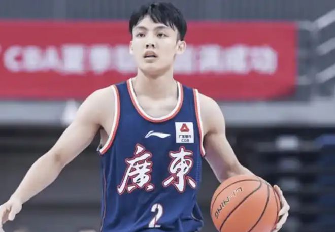 杜锋鬼才！杜润旺打二号位2人给其擦屁股首发攻守兼备太好使(图3)