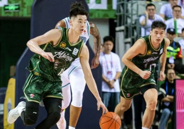 流言板]中国篮球：南京球员们展现强烈求胜欲顶住末节青岛的反扑(图1)