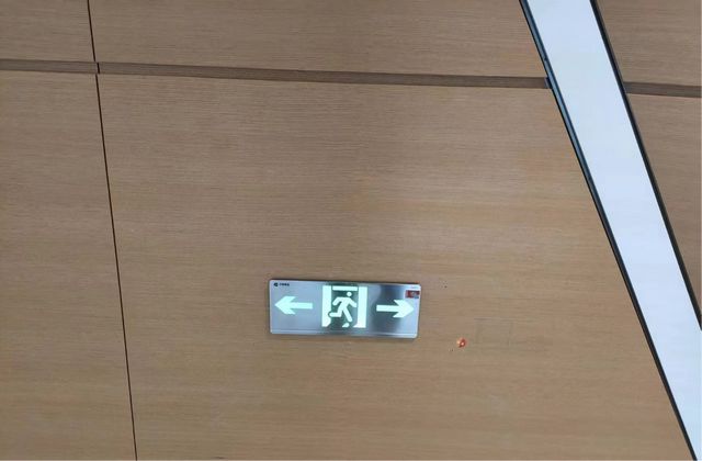 智能疏散指示系统在高层建筑中的关键作用 智能疏散解决方案(图2)