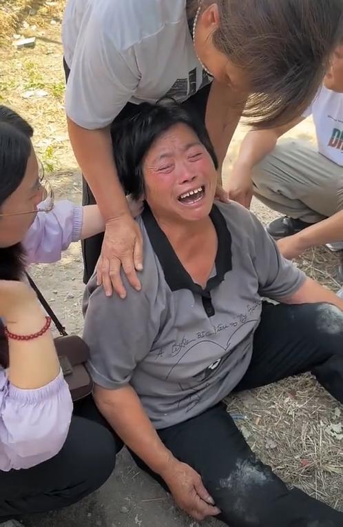 34岁卡车司机去世父母摸照片痛哭妻子崩溃晕厥车祸原因曝光(图3)