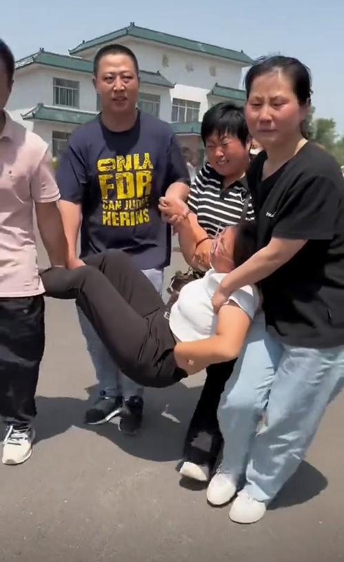 34岁卡车司机去世父母摸照片痛哭妻子崩溃晕厥车祸原因曝光(图5)