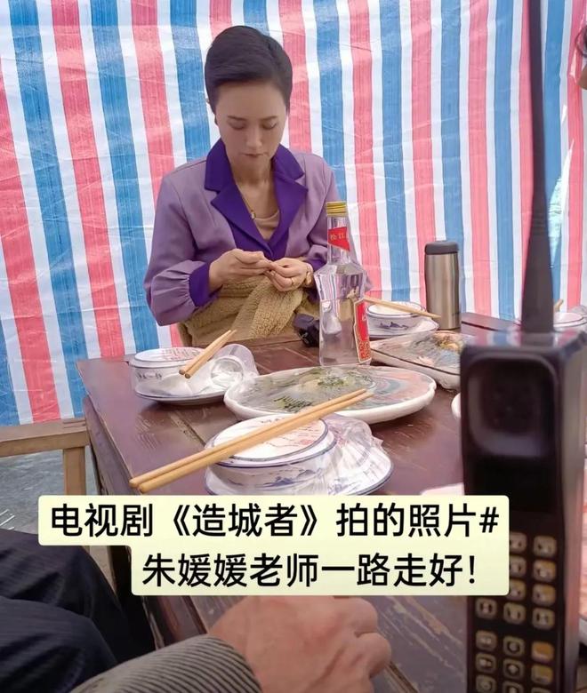 朱媛媛去世前照片曝光！瘦成纸片人大热天用厚毛衣裹着肚子(图2)