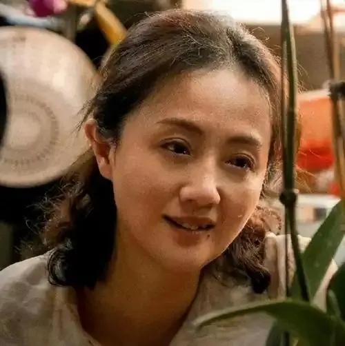 朱媛媛去世前照片曝光！瘦成纸片人大热天用厚毛衣裹着肚子(图3)