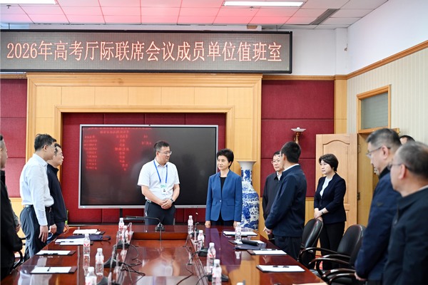 梁惠玲检查2026年高考准备工作(图2)