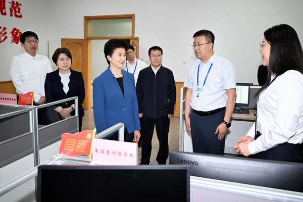 梁惠玲检查2026年高考准备工作(图3)